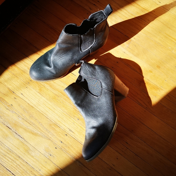 Old Navy Black boots - Picture 4 of 6